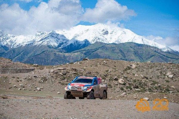 环塔越野赛SS9穿梭雪山和峡谷 鹿丙龙夺赛段第一名