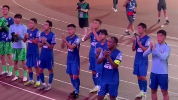 上海申花亚冠首轮客场应战    不敌江原FC 赛后申花远征球迷高声鼓励球队