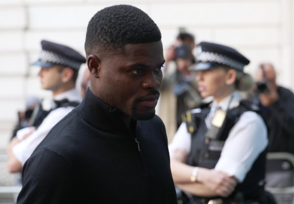 马卡：黄潜准备继续推进托马斯的签约，球迷已有大规模活动反对