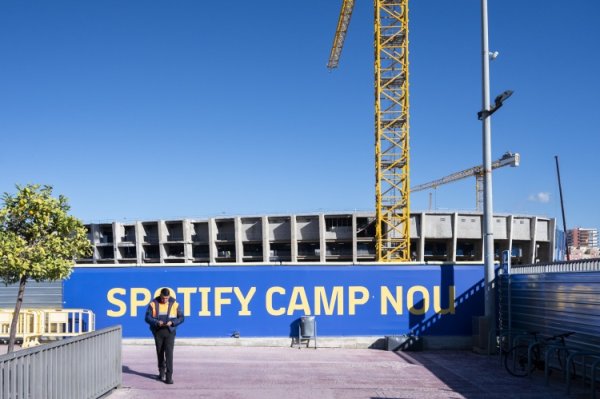 世体：诺坎普运动活动    场  完成后备  席安装，即将重新开放