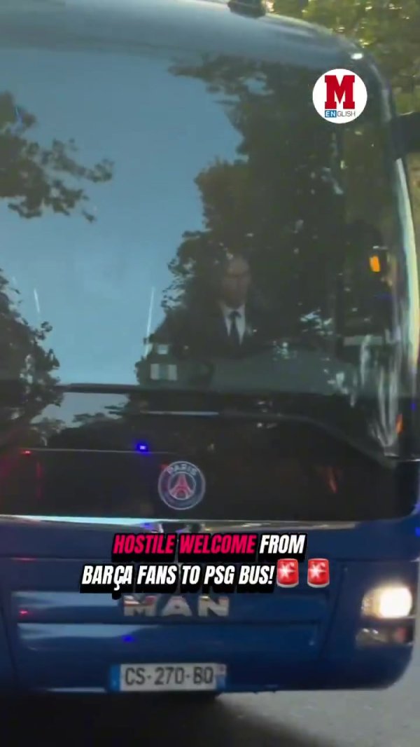 警察严阵以待！巴黎大巴抵达巴塞罗那，遭遇巴萨球迷“剧烈    欢迎”
