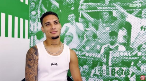 回转  动作像圆规？安东尼：内马尔让我继续做，巴西球员特点就这样