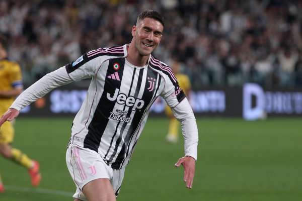 斯基拉：米兰与曼联商谈霍伊伦转会，同时与弗拉霍维奇经纪人对话