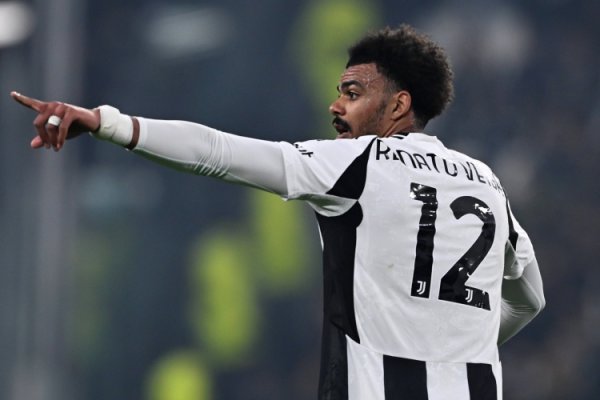 意媒：图多尔和尤文新管理层不看好维加，租借结束就没再考虑过他