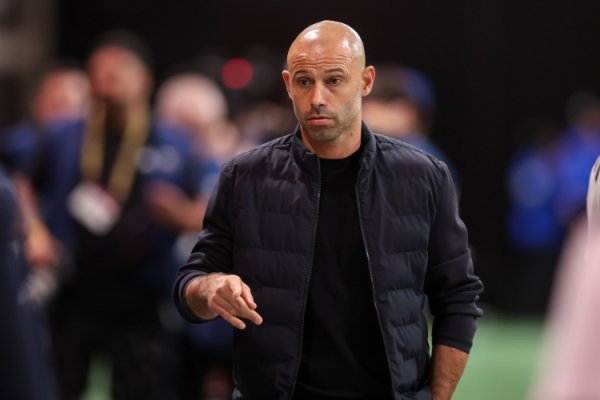 马斯切拉诺：我和梅西没发生争执，当时是在谈论如何寻找攻击  空间