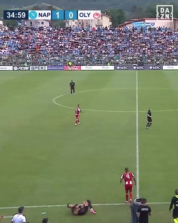 大发雷霆😡孔蒂因自家球员被违例  进入场内抗议，与对手发生冲突