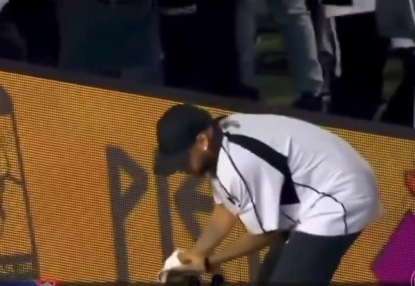 心疼坏了！内马尔2岁小女儿被保安扔球砸头+痛哭，内马尔光速复仇