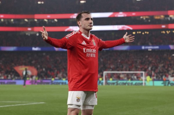 记者：费内巴切向阿克图尔科格鲁报价2050万欧，但已被本菲卡拒绝