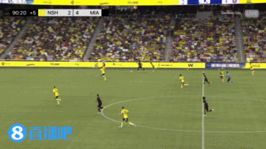 老伙计的默契度  ！苏亚雷斯巧妙漏球，梅西后插上过人送饼无私助功