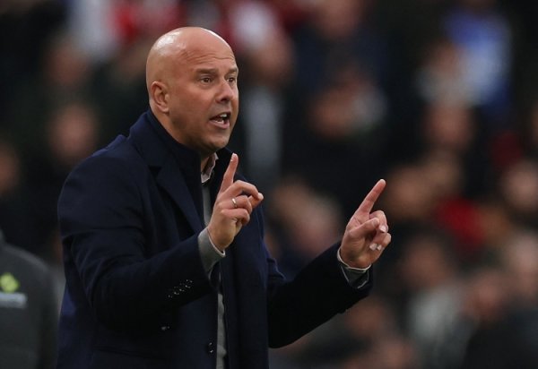 竞技状态  低迷！👀利物浦最多领跑  曼联8分，如今只领跑  曼联2分