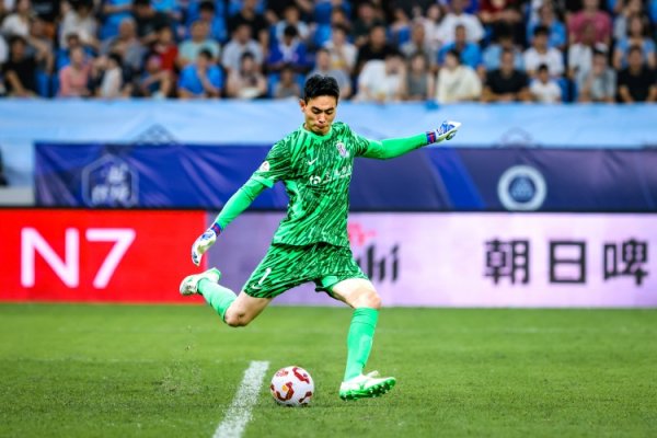 记者：薛庆浩的表现有明显提升，希望防卫  继续保持，攻击  早点复苏